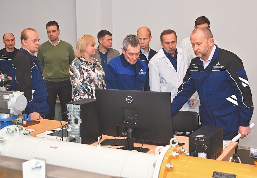 Работу нового оборудования проинспектировал генеральный директор АПЗ Андрей Капустин.