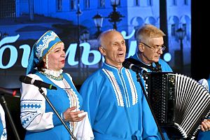 При полном аншлаге прошел концерт хора ветеранов АПЗ "Легенда"