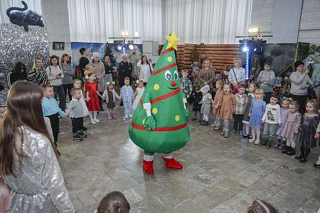 3500 детей приборостроителей побывали на новогодних представлениях в ДК "Ритм"