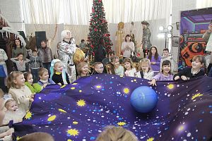 Новогодние елки для детей приборостроителей 