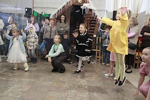 Новогодние елки для детей приборостроителей 