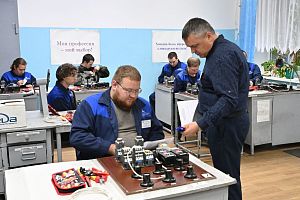 Заводской конкурс "Золотые руки"