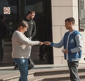 Молодые приборостроители совместно с полицией раздавали листовки о номере 112