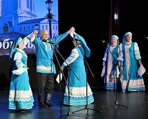 При полном аншлаге прошел концерт хора ветеранов АПЗ "Легенда"