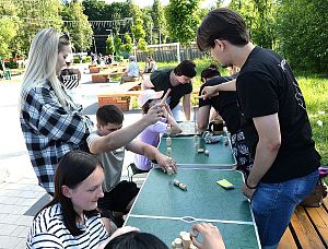В День молодежи МС организовал площадку с настольными играми в городском парке