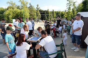 В День молодежи МС организовал площадку с настольными играми в городском парке