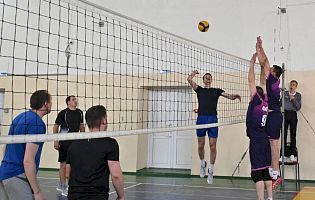 Соревнования по волейболу в рамках заводской спартакиады