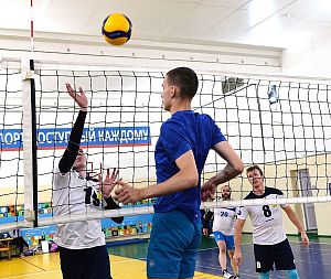 Заводской турнир по парковому волейболу, посвященный Дню физкультурника
