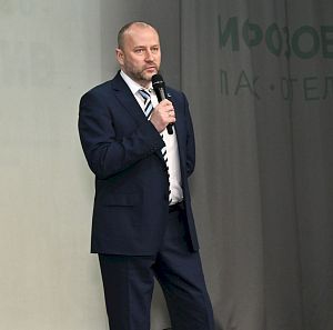 Торжественное вручение свидетельств о занесении на заводскую Доску почета 