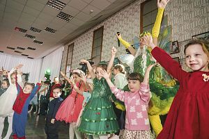 Новогодние представления для детей приборостроителей в ДК "Ритм"