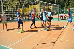 III заводские соревнования по парковому волейболу