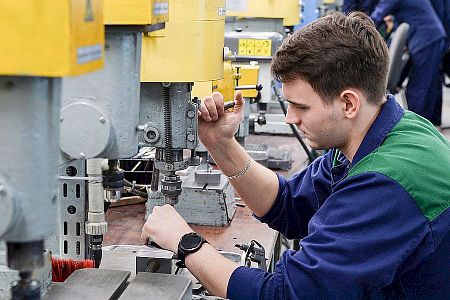 Заводской конкурс профмастерства «Золотые руки-2024» 