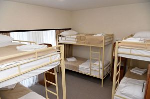 Товарищеским волейбольным матчем ознаменовалось открытие после ремонта корпуса в «Морозовском»