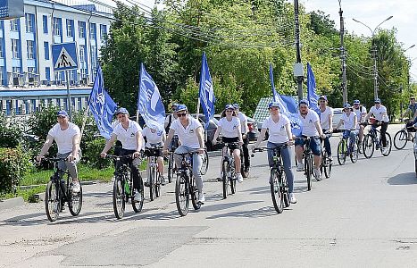 Команда МС возглавила колонну на городском велопробеге