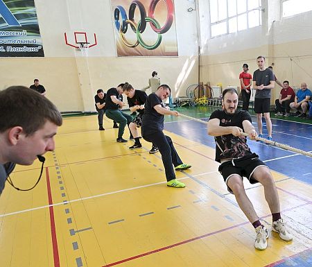 Соревнования по перетягиванию каната и гиревому спорту