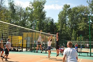 III заводские соревнования по парковому волейболу