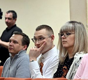 Молодежь и ветераны АПЗ на литературно-музыкальном вечере "Связь поколений"